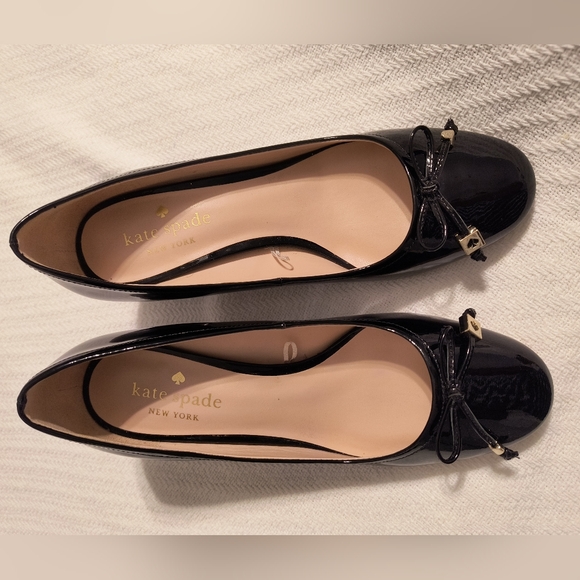 KATE SPADE Bette Black Patent Leather Block Heel Pump size 6.5 - Picture 2 of 6